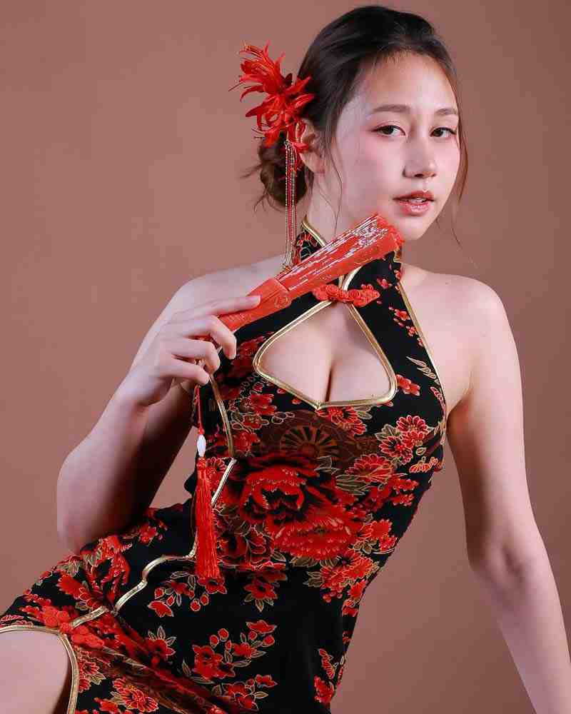น้องไข่เน่า อดีตดาวดัง OnlyFans ร่วมตรุษจีนแบบฮอตฉ่า ชุดเว้าอก อู้หูว...