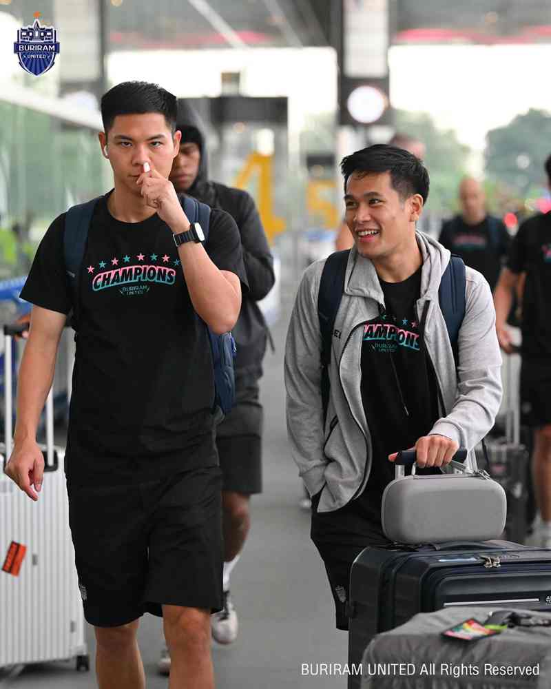 ทัพนักเตะทีมบุรีรัมย์ ยูไนเต็ด เดินทางกลับประเทศไทย