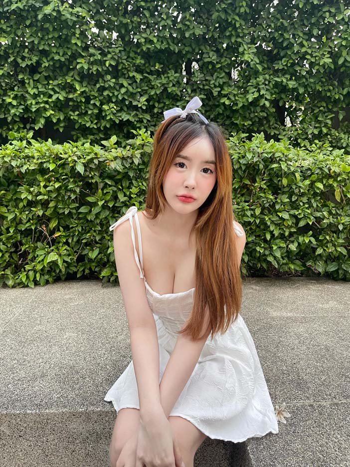 วิว วรธิดา พริตตี้สายเซี้ยะ อวดไฟหน้าสว่างวาบ กับแฟชั่นขยี้ใจ !!