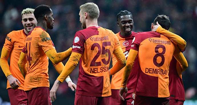 กาลาตาซารายบุกเฉือนเคย์เคอร์-ริเซสปอร์ 2-1 นำจ่าฝูง 6 แต้ม