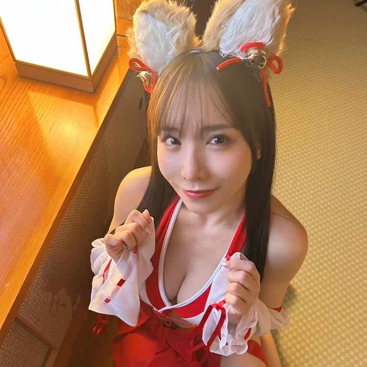 อาโอะ เอบิซากิ จากอดีตพนักงานสู่นางเอก AV น้องใหม่มาแรง ที่เพิ่งเดบิวต์เมื่อปีที่แล้ว