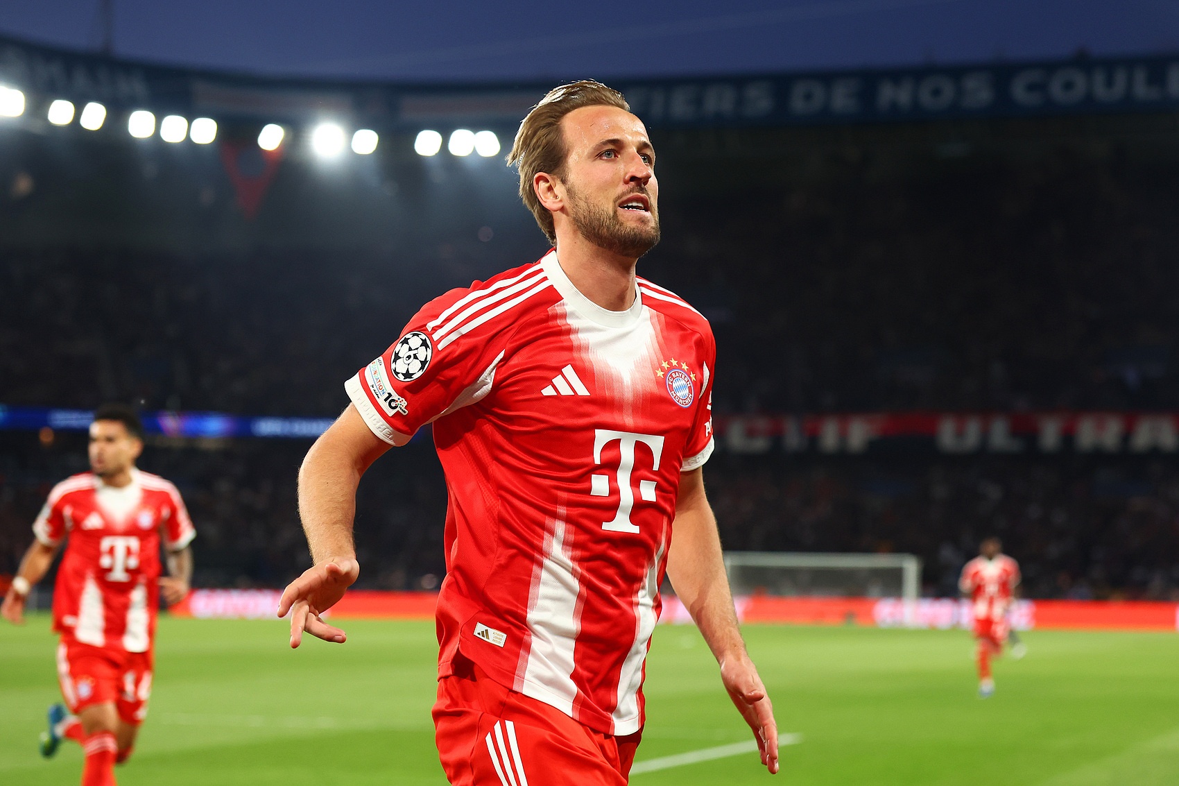 Falk: Kane sắp đàm phán gia hạn với Bayern, lương 25 triệu euro/năm
