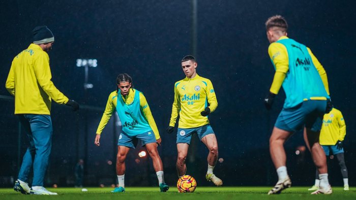 ภาพการฝึกซ้อมของแมนเชสเตอร์ ซิตี้-ฝึกซ้อมในสายฝน