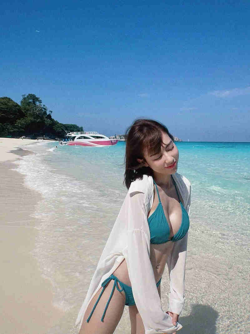 ฟางโกะ ทำทะเลเดือด อวดหุ่นแซ่บสะท้าน ในชุดบิกินี่สีฟ้า