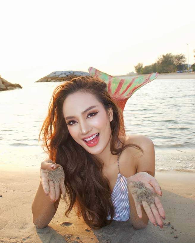 ทำถึง ! อ้อม โสภิดา มิสแกรนด์ตราด 2025 แปลงโฉมเป็นนางเงือกสุดเซ็กซี่ริมทะเล