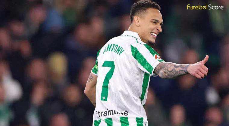 O início de época animador de Antony faz com que o Betis esteja a tentar negociar com o Manchester United para manter o brasileiro