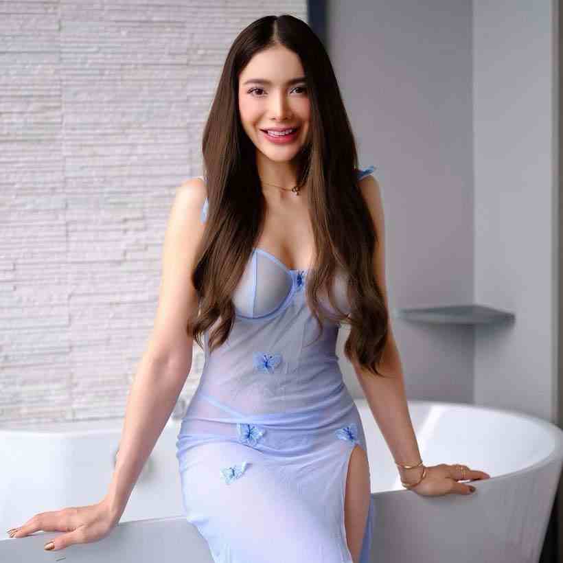 เฮเลน่า สาระการ นางแบบสาวลูกครึ่งไทย กับแฟชั่นเขย่าใจ ชุดนอนไม่ได้นอน !