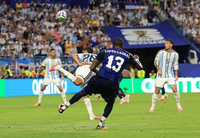 Siêu phẩm sút xa hạ gục Argentina! Bàn thắng hậu vệ Cabral của Cape Verde được bầu chọn là bàn đẹp nhất World Cup