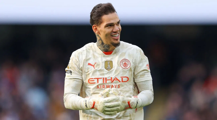 Ederson brilha com assistências na Premier League, igualando craques e superando Haaland e Foden