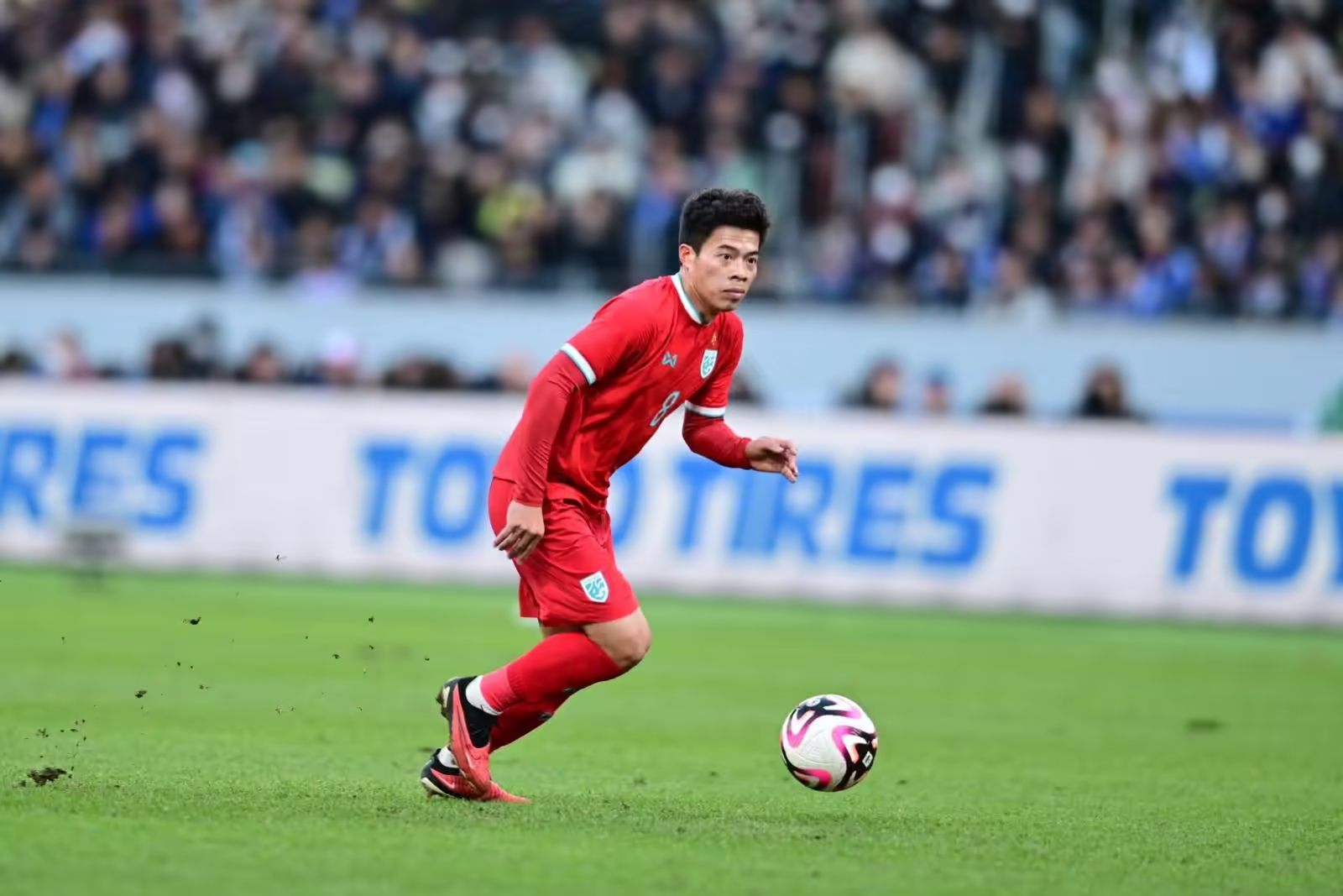 เปิดประวัติ เอกนิษฐ์ ปัญญา แนวรุกพรสวรรค์ฟุตบอลทีมชาติไทย