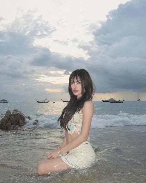 กชเบล ศรัณย์รัชต์ มิสแกรนด์ภูเก็ต 2025 โชว์เซ็กซี่ปนความน่ารัก ริมทะเล