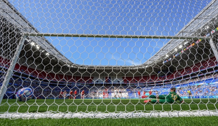 FIFPRO: 2/3 cầu thủ bóng đá nữ có thu nhập hàng năm dưới 20.000 USD, 25% phải đi làm thêm ngoài đá bóng