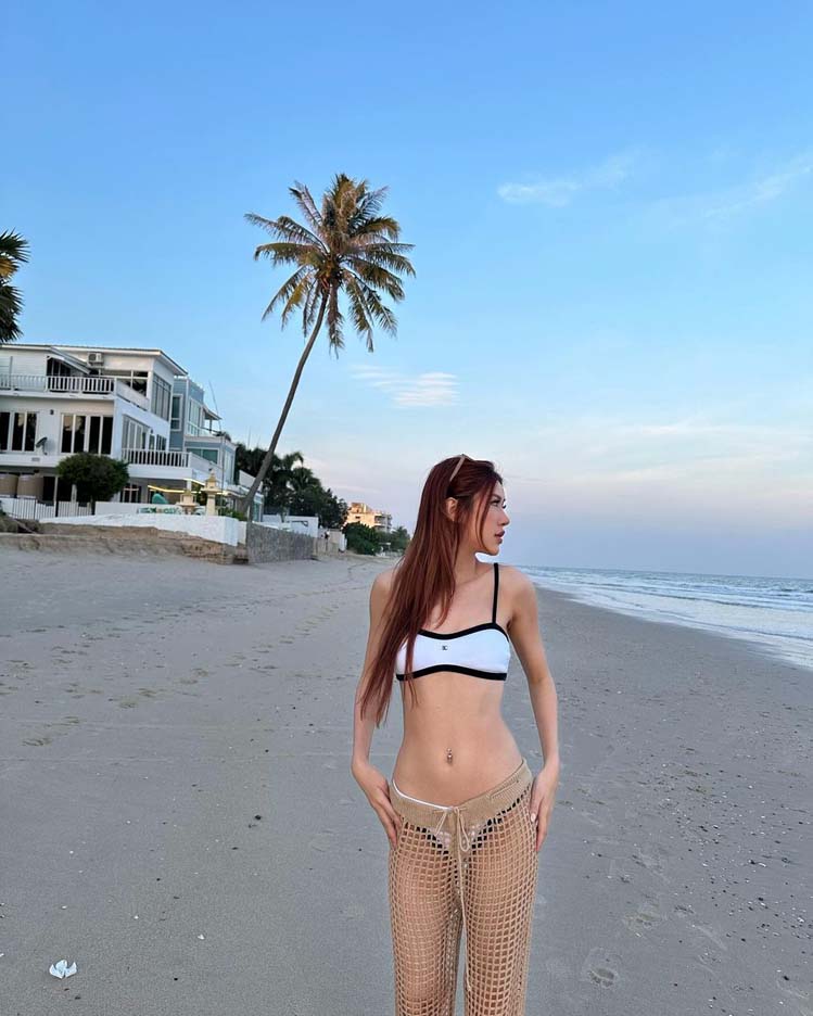 เกล ปัณยตา ไอดอลสาวสวยสุดเซ็กซี่ สาดซีนแซ่บรับปีใหม่ ริมชายหาด เอฟซีร้อง... โอ้โห