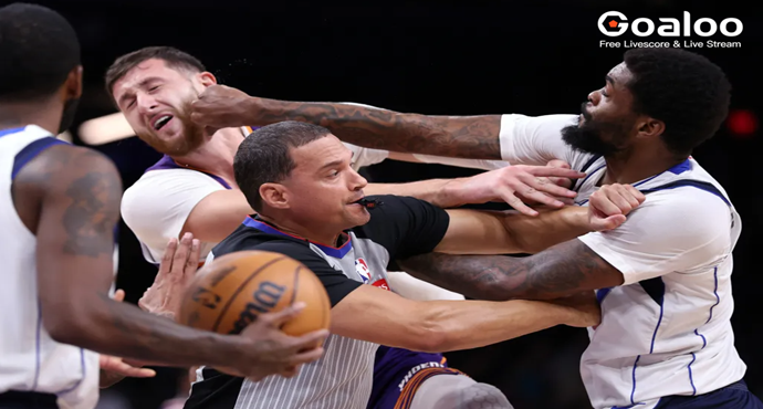 3 suspended for roles in Suns-Mavericks altercation