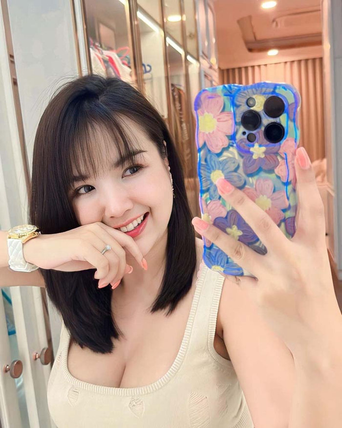 เจนนี่ ได้หมดถ้าสดชื่น นุ่งบิกินี่กะเตงลูกเล่นน้ำ แต่ทำหลุดโฟกัสเต็ม ๆ