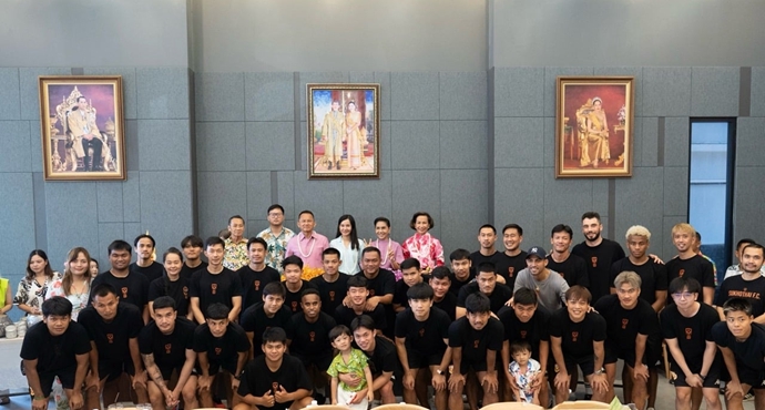 ทัพค้างคาวไฟ ขอพรผู้บริหาร เนื่องในวันปีใหม่ไทย 