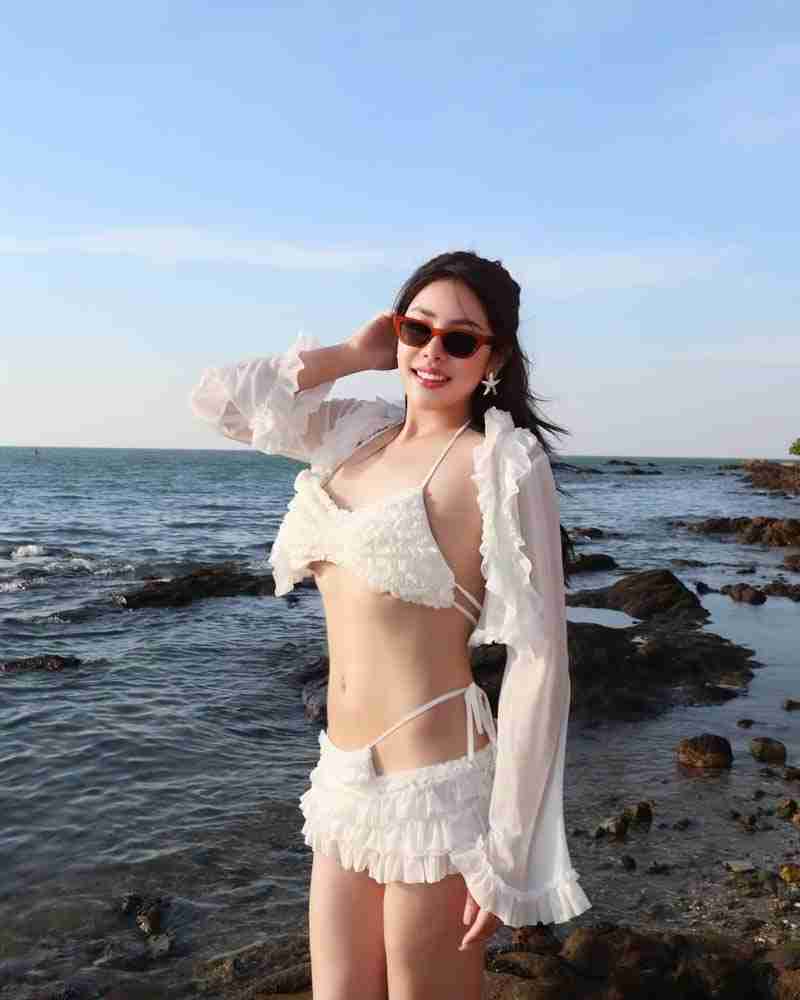 นาฟ ฉัฐนันท์ โชว์ทูพีซเขย่าใจที่บางแสน จะมุมไหนก็สวยเซ็กซี่ไม่เบา