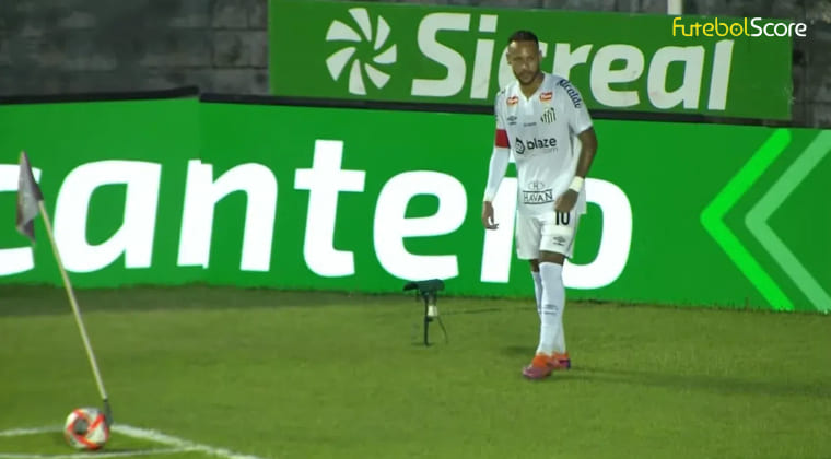 Neymar revela como foi troca engraçada de provocações com torcida da Inter de Limeira antes de gol olímpico pelo Santos