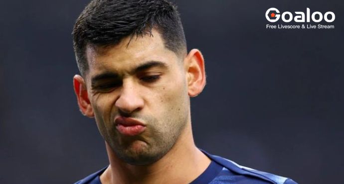 Tottenham Weighs Up Romero's Future Amidst Defensive Uncertainty