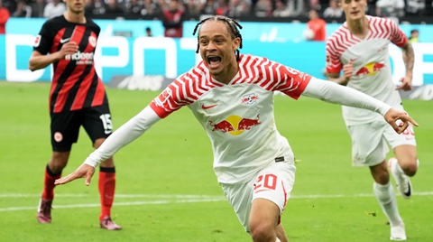 OFFICIAL : ไลป์ซิก ปิดดีลยืม ชาบี ซิมอนส์ ต่ออีกหนึ่งซีซัน