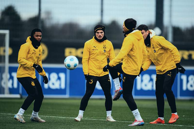 ภาพการฝึกซ้อมก่อนเกมของโบรุสซีอาดอร์ทมุนท์