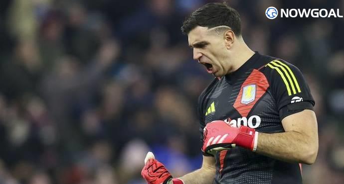 Emiliano Martinez Holds Off Galatasaray Move in Hopes of Manchester United Offer