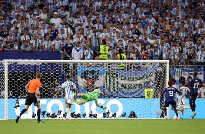 Siêu phẩm sút xa hạ gục Argentina! Bàn thắng hậu vệ Cabral của Cape Verde được bầu chọn là bàn đẹp nhất World Cup