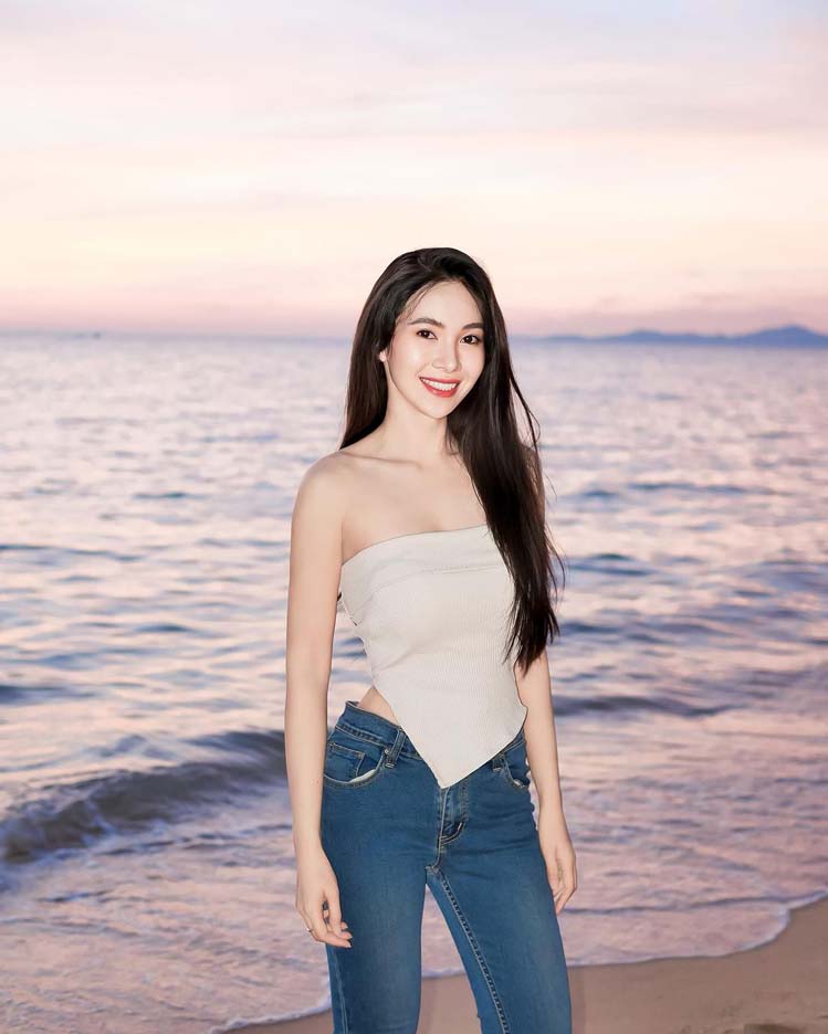 แคท อาทิติยา ผู้กองคนสวย ดีกรีนางงาม สวมชุดว่ายน้ำเซ็กซี่เล่นน้ำที่พัทยา อื้อหือ...
