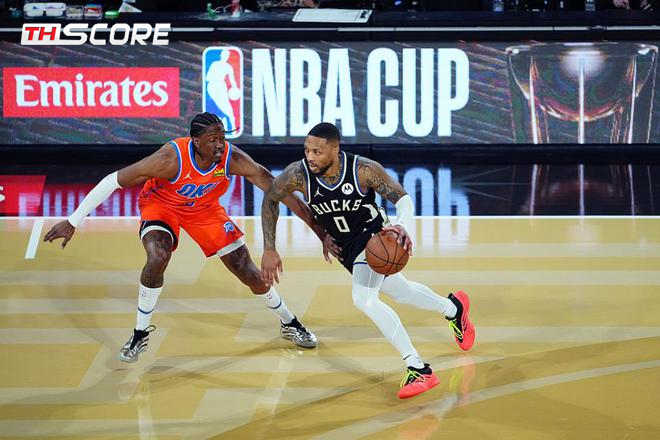 ธันเดอร์ ชู้ตสามแต้ม 1/17 ห่วยสุดฤดูกาล แต่ยังตาม บัคส์ แค่แต้มเดียว ในศึก NBA Cup