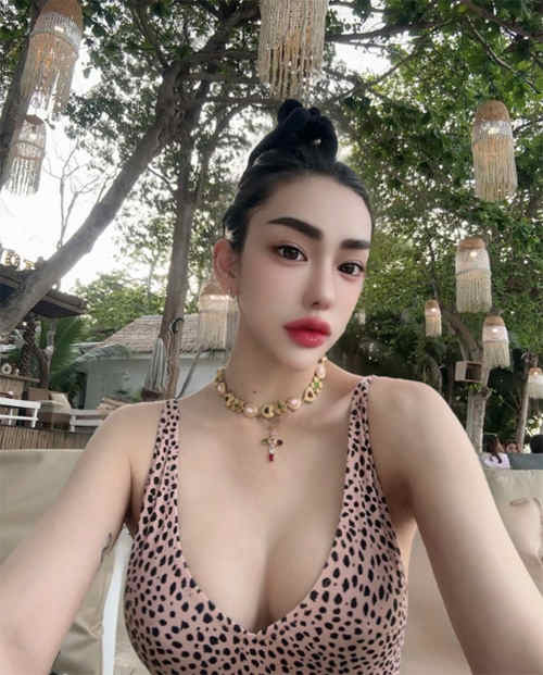 ส่องภาพ เบล บุษญา ในชุดว่ายน้ำแซ่บ ๆ อวดหุ่นเซ็กซี่เต็มแม็กซ์