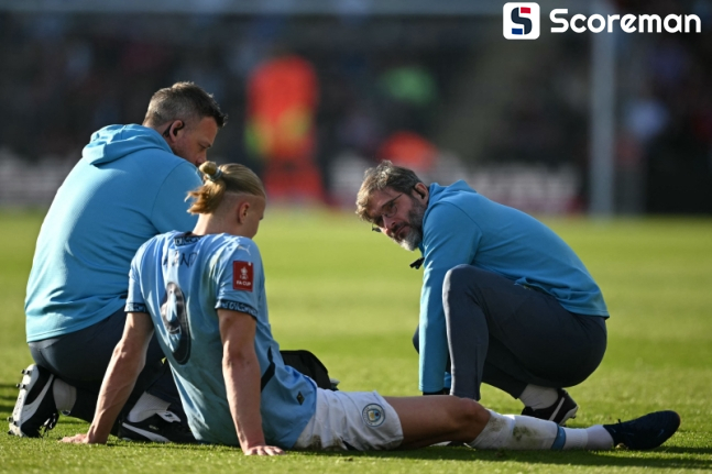 ‘40경기 30골’ 홀란드, ‘시즌 OUT’ 가능성↑…목발 짚고 퇴근→“클럽 WC 출전 가능” 구단 발표