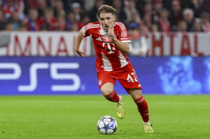 Karl 17 tuổi bùng nổ phá hàng loạt kỷ lục Bundesliga và Champions League