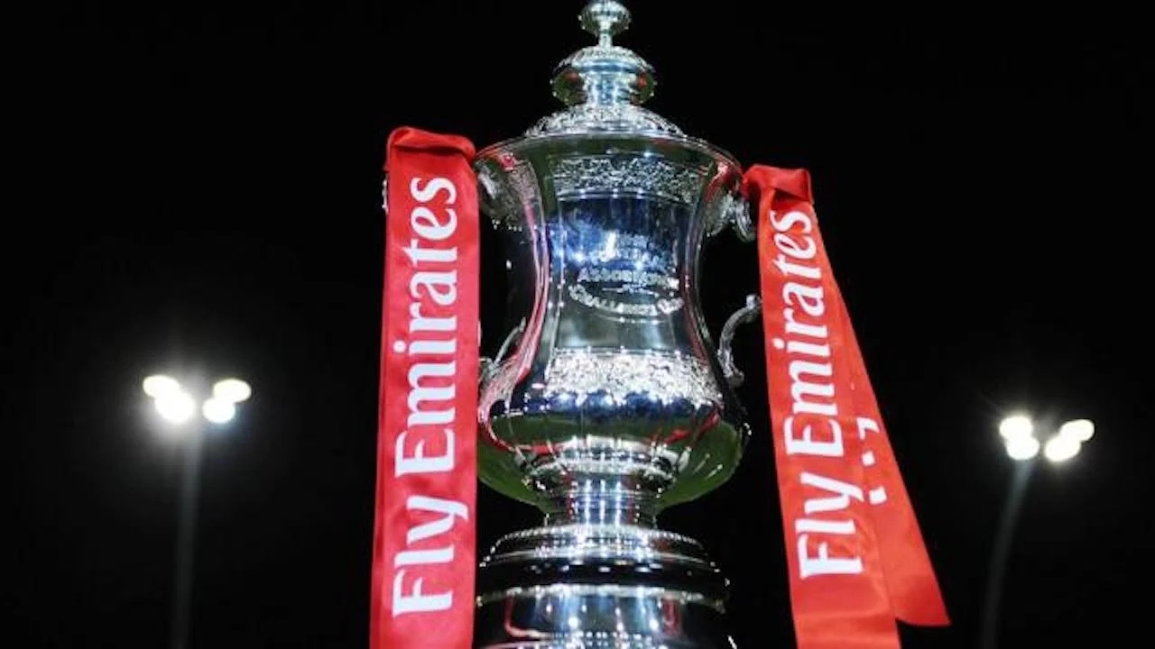 มี 2 คู่เดือด 