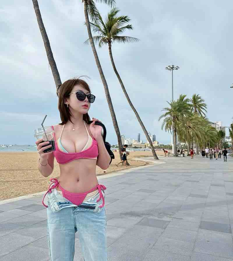 ฟางโกะ เปิดโหมดแซ่บ ! สวมทูพีซ โชว์ไฟหน้าสว่างวาบ นาน ๆ มาที แต่โซเชียลสะเทือน
