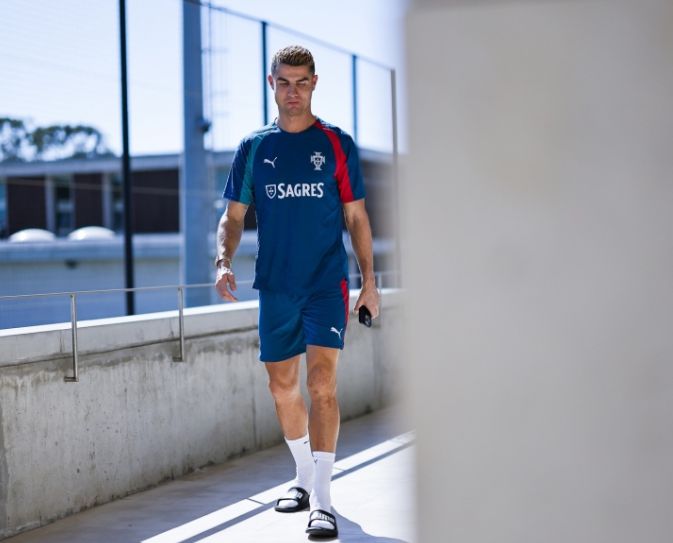 Hành trình 23 năm tiếp tục! Ronaldo 41 tuổi đăng ảnh đã đến đội tuyển quốc gia Bồ Đào Nha, chuẩn bị cho Nations League