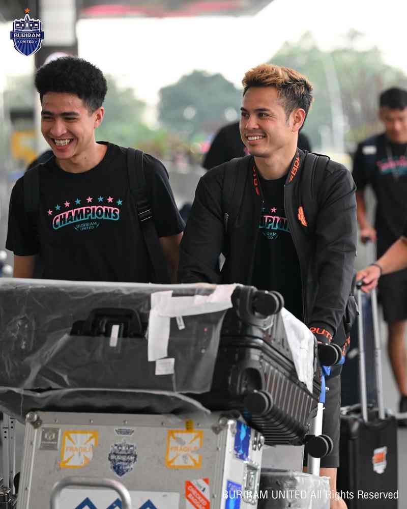 ทัพนักเตะทีมบุรีรัมย์ ยูไนเต็ด เดินทางกลับประเทศไทย