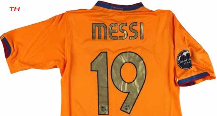 เทอร์รี่ประมูลเสื้อตำนาน ‘เมสซี่-โรนัลโด้’ ระดมทุนการกุศลกว่า 3 แสนปอนด์