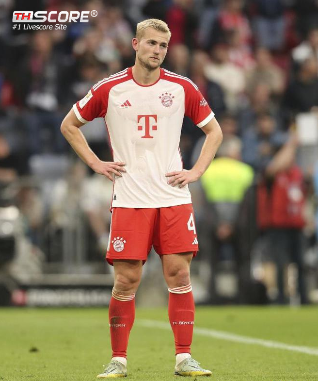 ทางการ: เดอ ลิกต์ได้รับบาดเจ็บแคปซูลที่ข้อเข่าซ้าย และต้องพักการฝึกซ้อมชั่วคราว