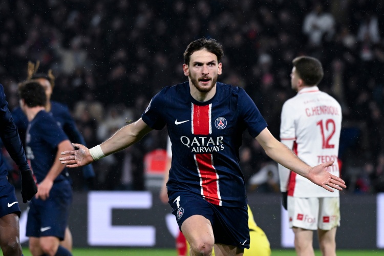 Romano: PSG không muốn bán K77, và cậu ấy đang tập trung vào đội bóng. Tôi nghĩ cậu ấy là sự lựa chọn phù hợp nhất cho Arsenal