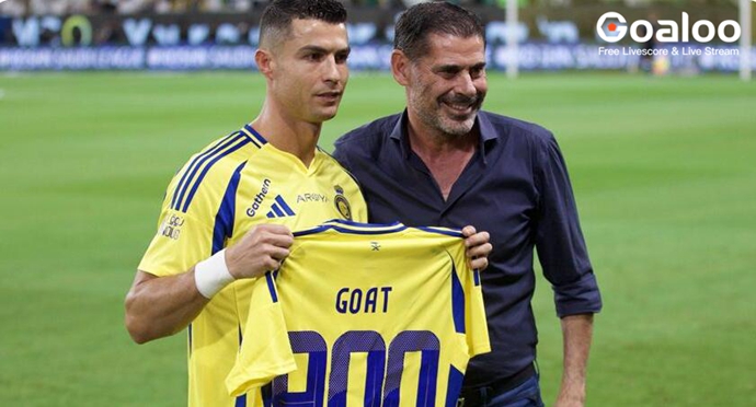 Al-Nassr presented Ronaldo with a commemorative shirt in honour of his 900 career goals