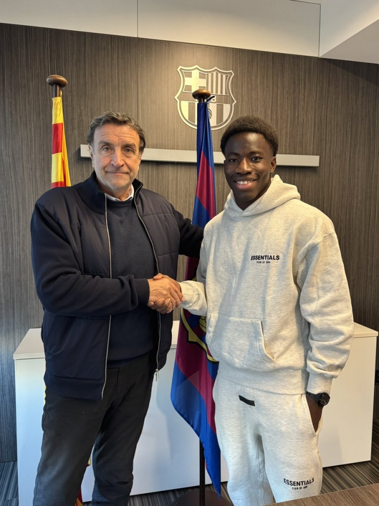 Barcelona đã thông báo về thỏa thuận gia hạn hợp đồng với cầu thủ 15 tuổi Tungar, hợp đồng này sẽ có hiệu lực khi cậu ấy tròn 16 tuổi