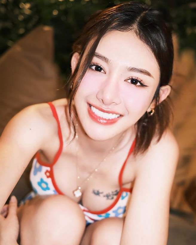 สแน็ก อัจฉรีย์ นักร้องสาวสุดฮอตดีกรีนางงาม เปิดโหมดเซ็กซี่ อวดอึ๋มริมทะเล