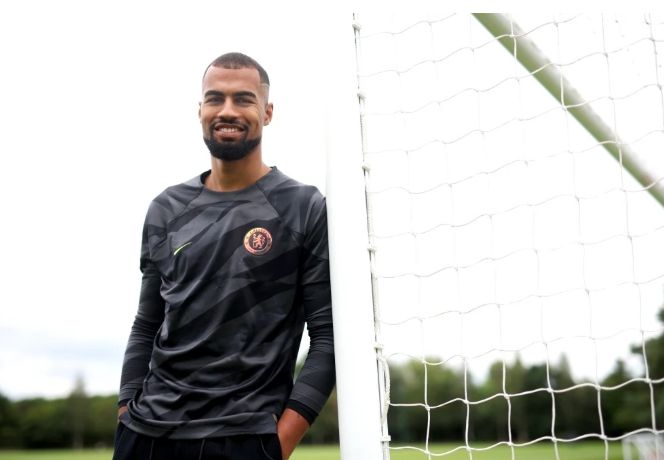 Alan Smith: Sanchez chơi quá tệ trận gặp Fulham, Chelsea nên mua thủ môn