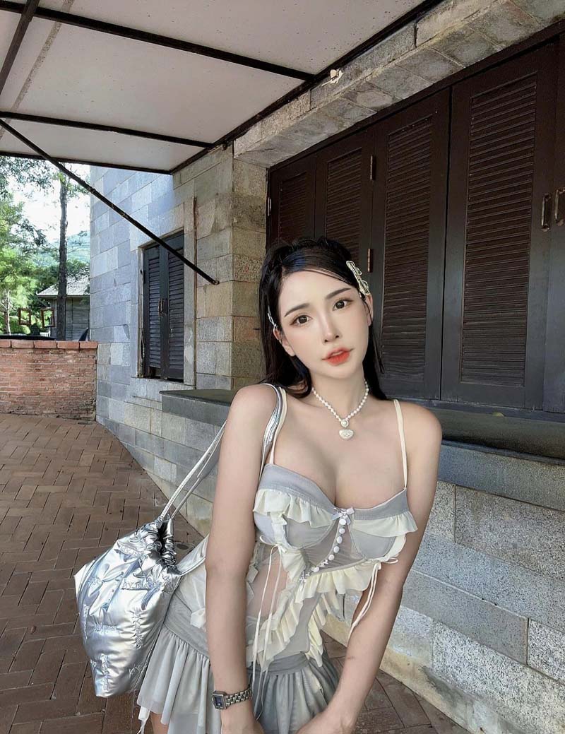 มัสแตง อภิชญา โชว์บิกินี่ อวดไฟหน้าสว่างวาบ ทำเกาะสมุยฮอตฉ่า