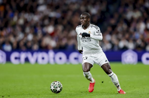 Mendy bị gạch tên khỏi danh sách Champions League của Real Madrid vì chấn thương và phong độ