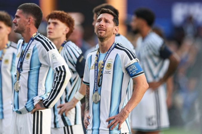 ESPN: Sau Messi và Neymar, chiếc áo số 10 huyền thoại của Argentina và Brazil sẽ thuộc về ai?