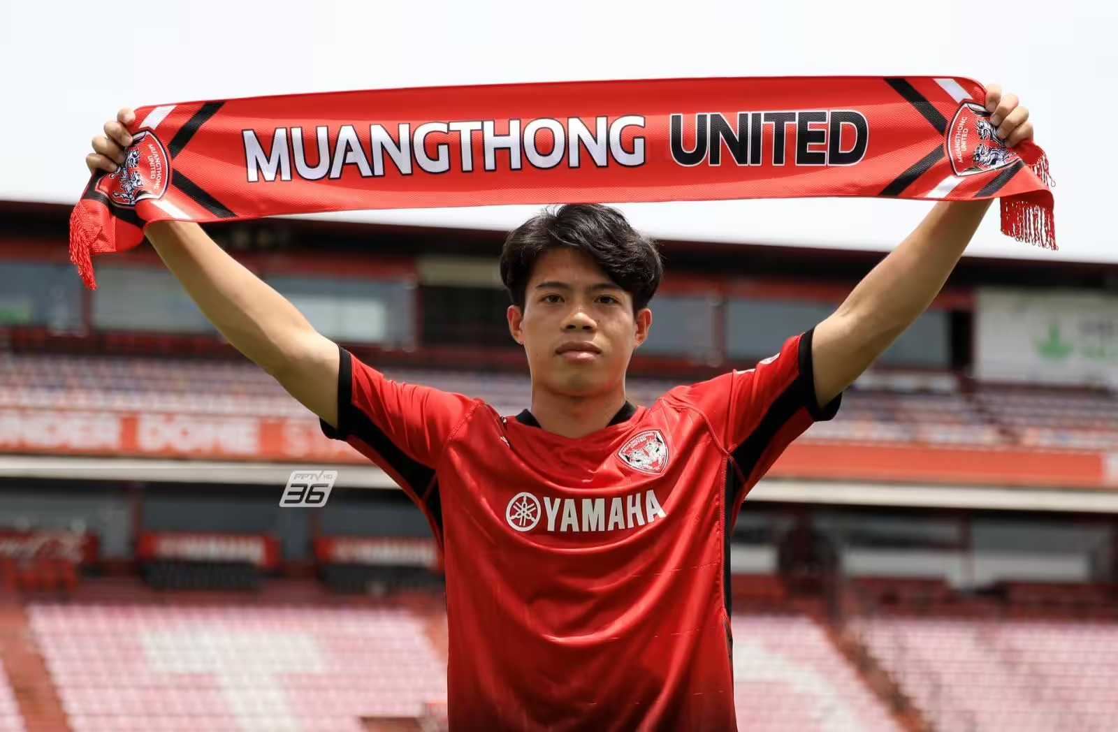 เปิดประวัติ เอกนิษฐ์ ปัญญา แนวรุกพรสวรรค์ฟุตบอลทีมชาติไทย