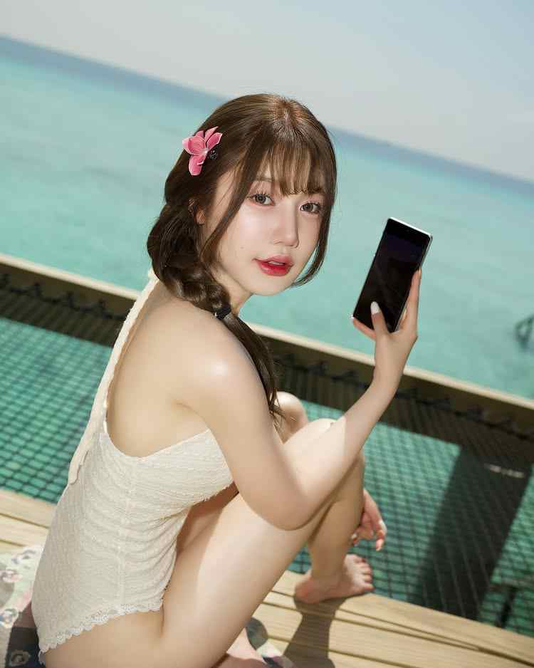เบนซ์ ขวัญข้าว ใส่ชุดว่ายน้ำใสๆ ถ่ายรูปทะเลใส ผิวก็ขาวกระจ่างใส