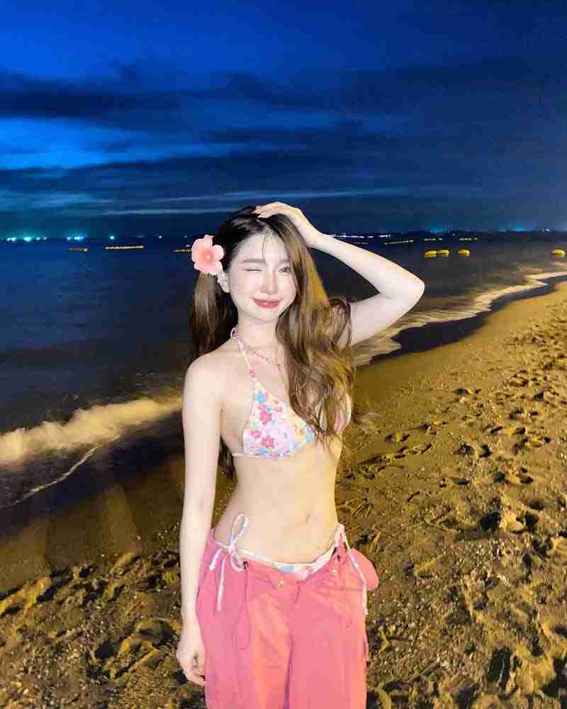 นาวลิ้ม ญาตาวี สวมบิกินี่สุดเซ็กซี่ที่ชายหาด