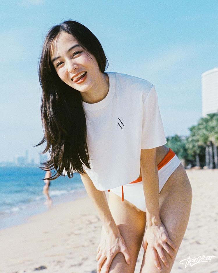 ไอซ์ วรัลพัชร์ ไอดอลสาวสุดฮอต อดีตดาวคณะฯ มหาลัย กับชุดทูพีซเขย่าใจ